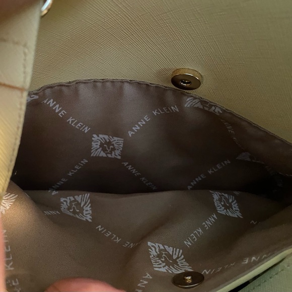 Anne Klein Butter Cream Yellow Purse w/shoulder strap - Picture 7 of 16
